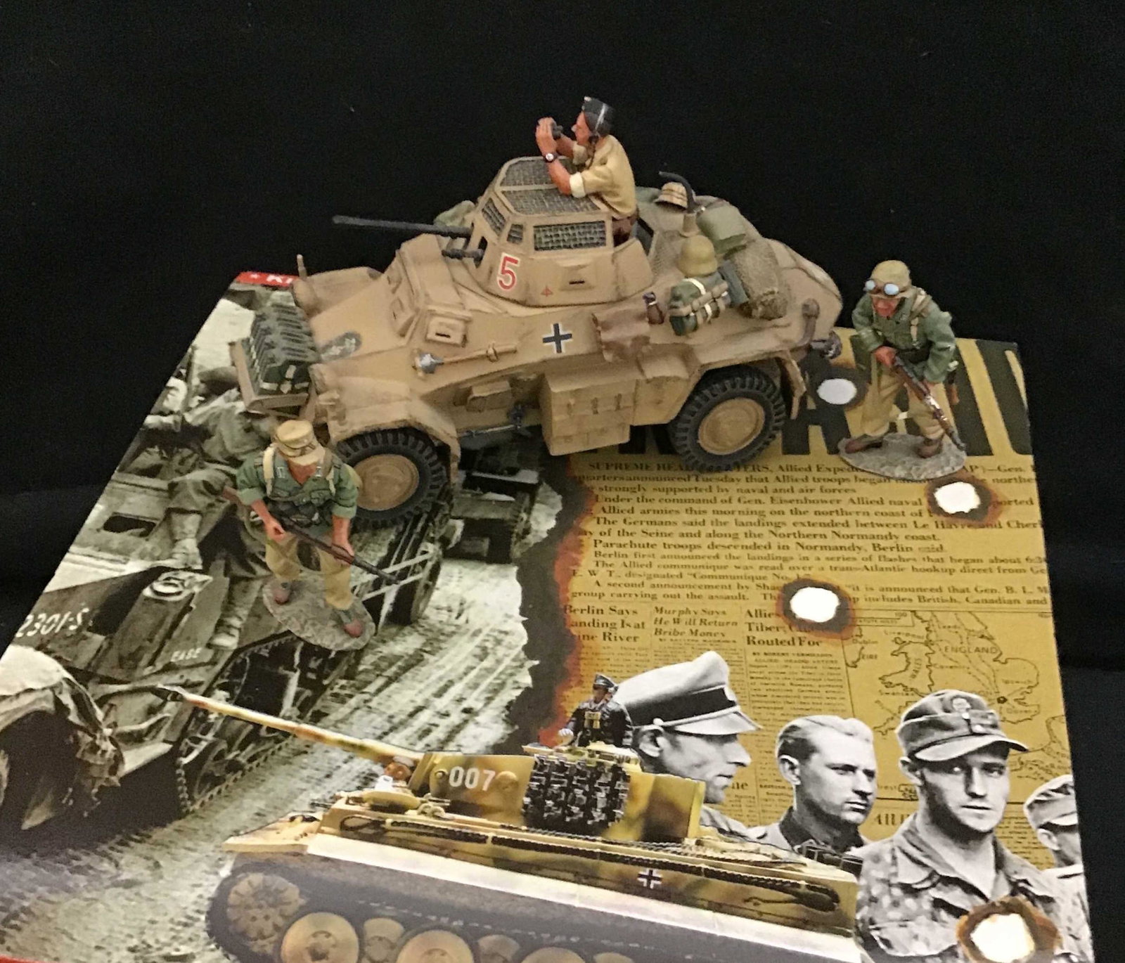 King & Country AK24A - SD. KFZ2 German tank: & 2 soldiers