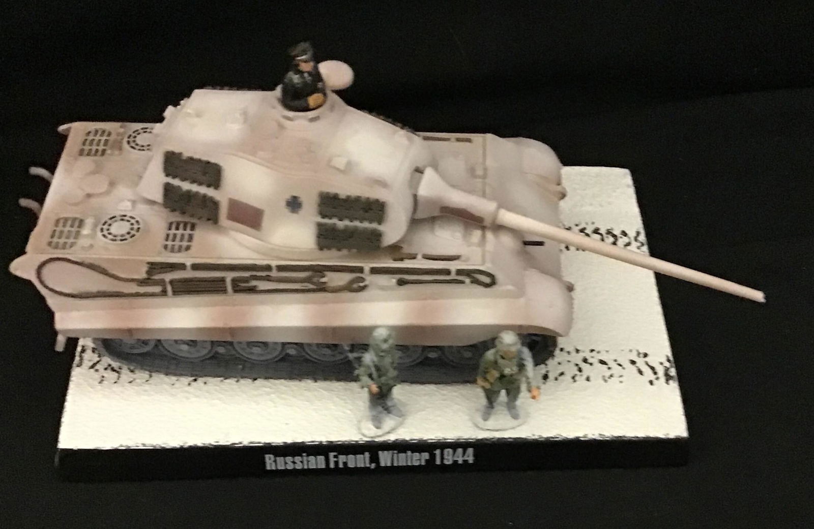 War Tanks 1:48 WW2 German WTKT02A King Tiger (1 of 5)