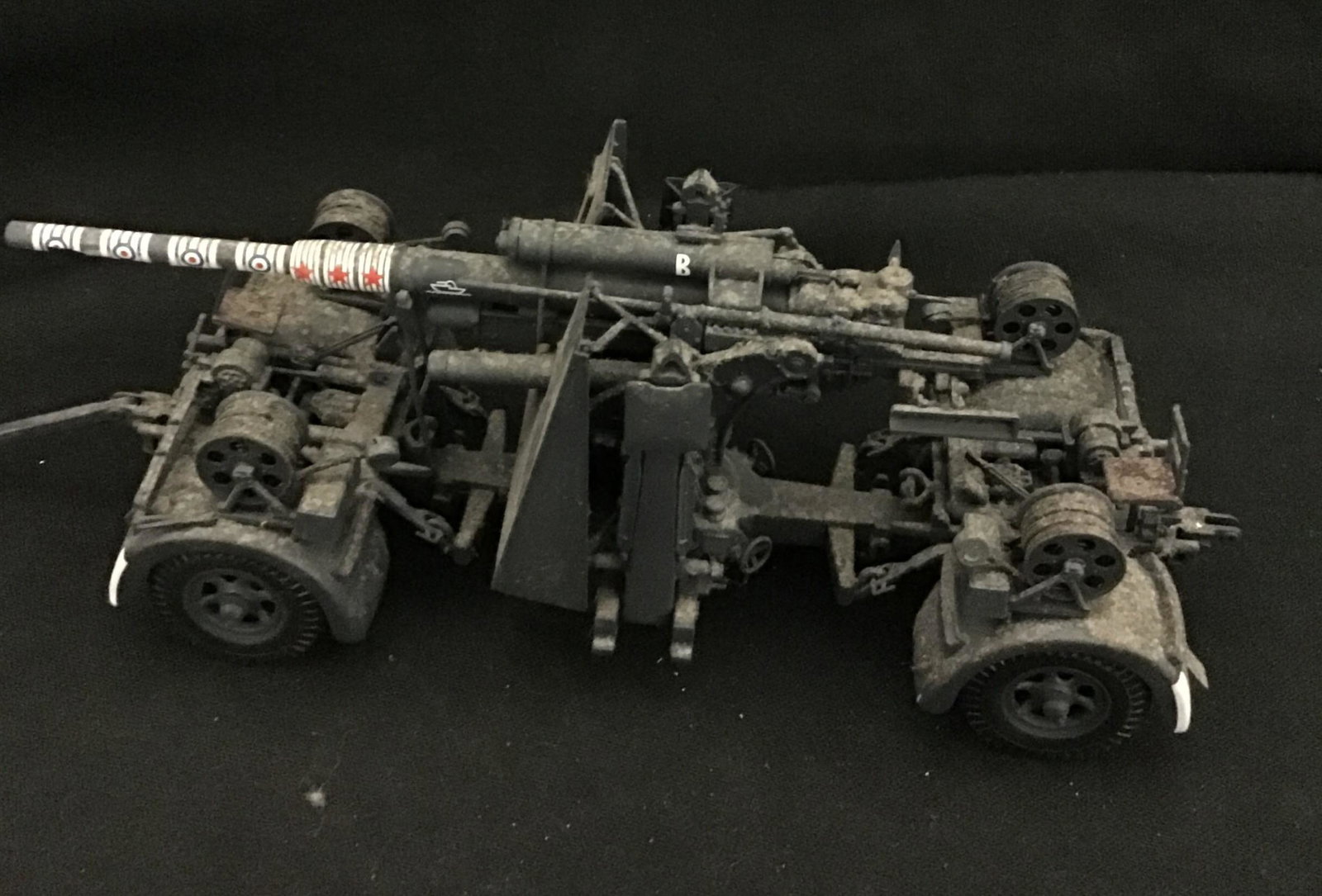 Minichamps 88 mm flak 36/37 WW2 Russian Cannon: Dirty