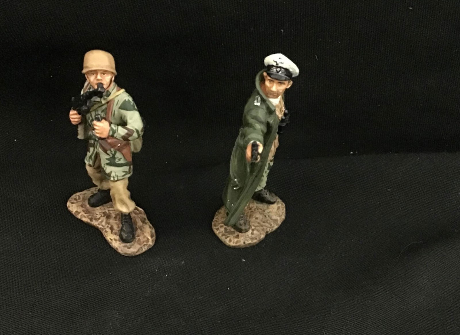 WWII Figures- 2 German soldiers with guns (1 of 3)