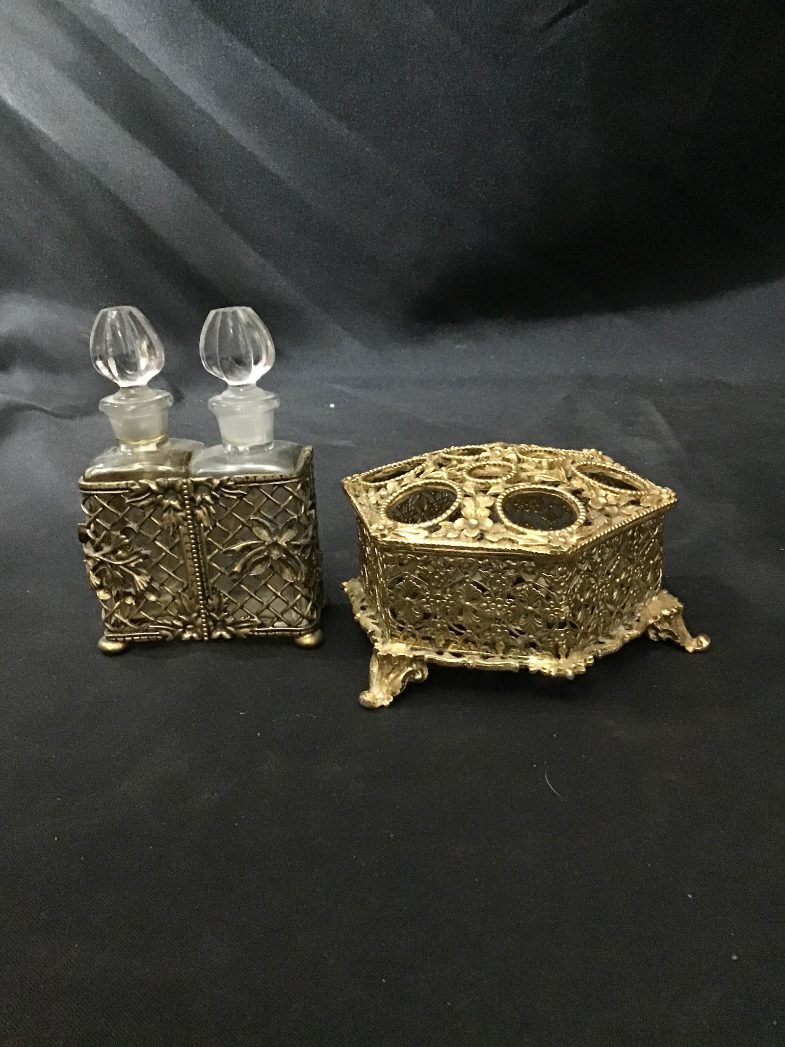 Womenâ€™s Vanity Set Perfume, and Lipstick Holder . (1 of 5)