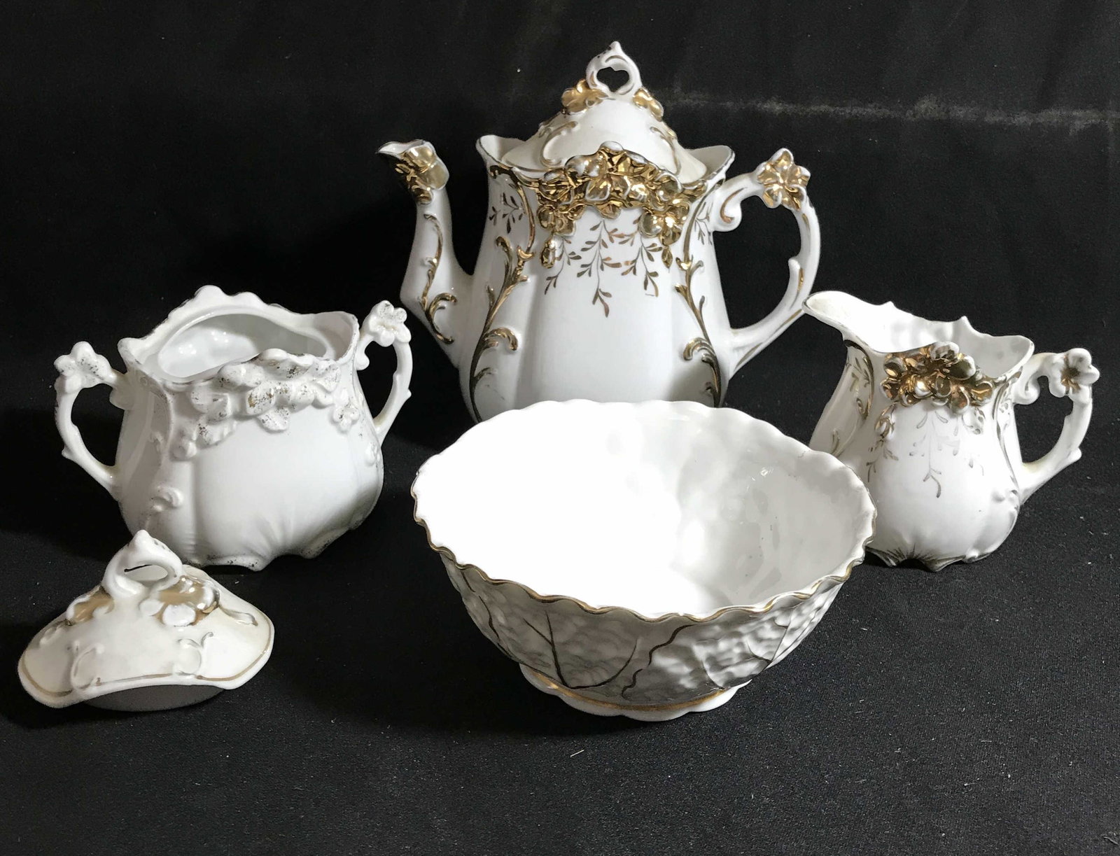 Noritake Handpainted China 4 piece Tea Set There is a chip on creamer top (1 of 4)