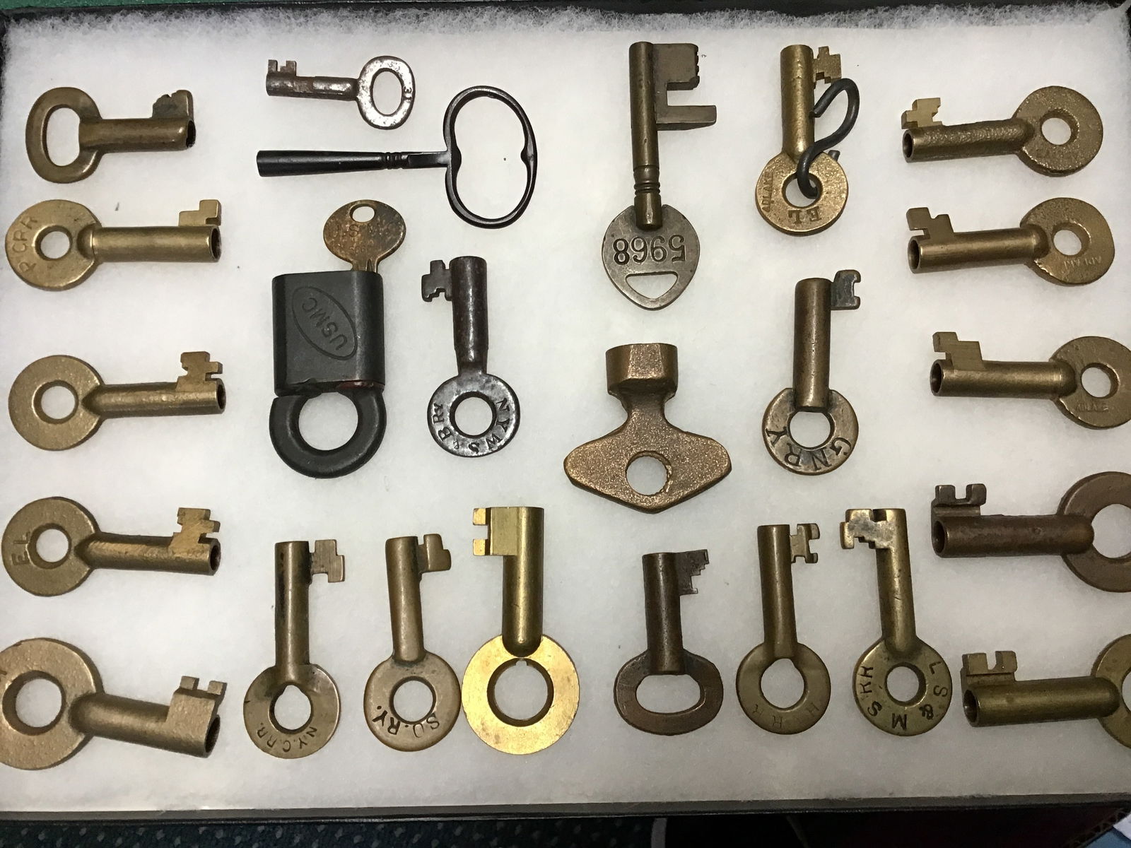 Vintage Key Collection 20+ (1 of 5)