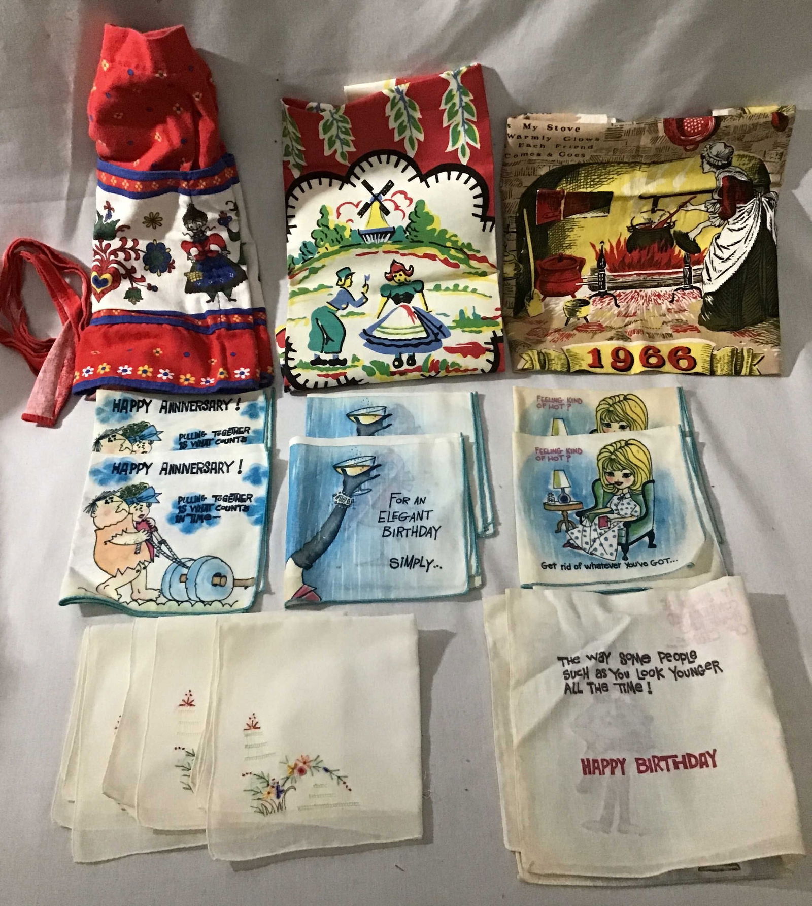 Vintage Kitchen Aprons & Towels (1 of 8)