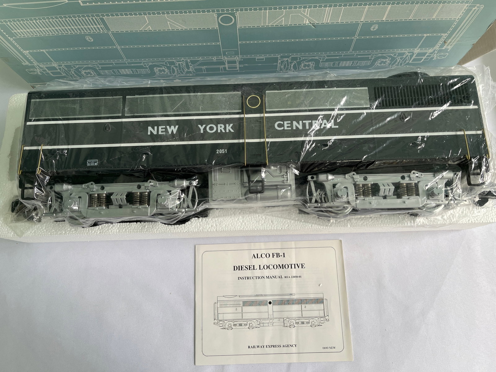 Aristo Craft NY Central Diesel Locomotive: FB-1 ALCO interior lighting & smoke unit