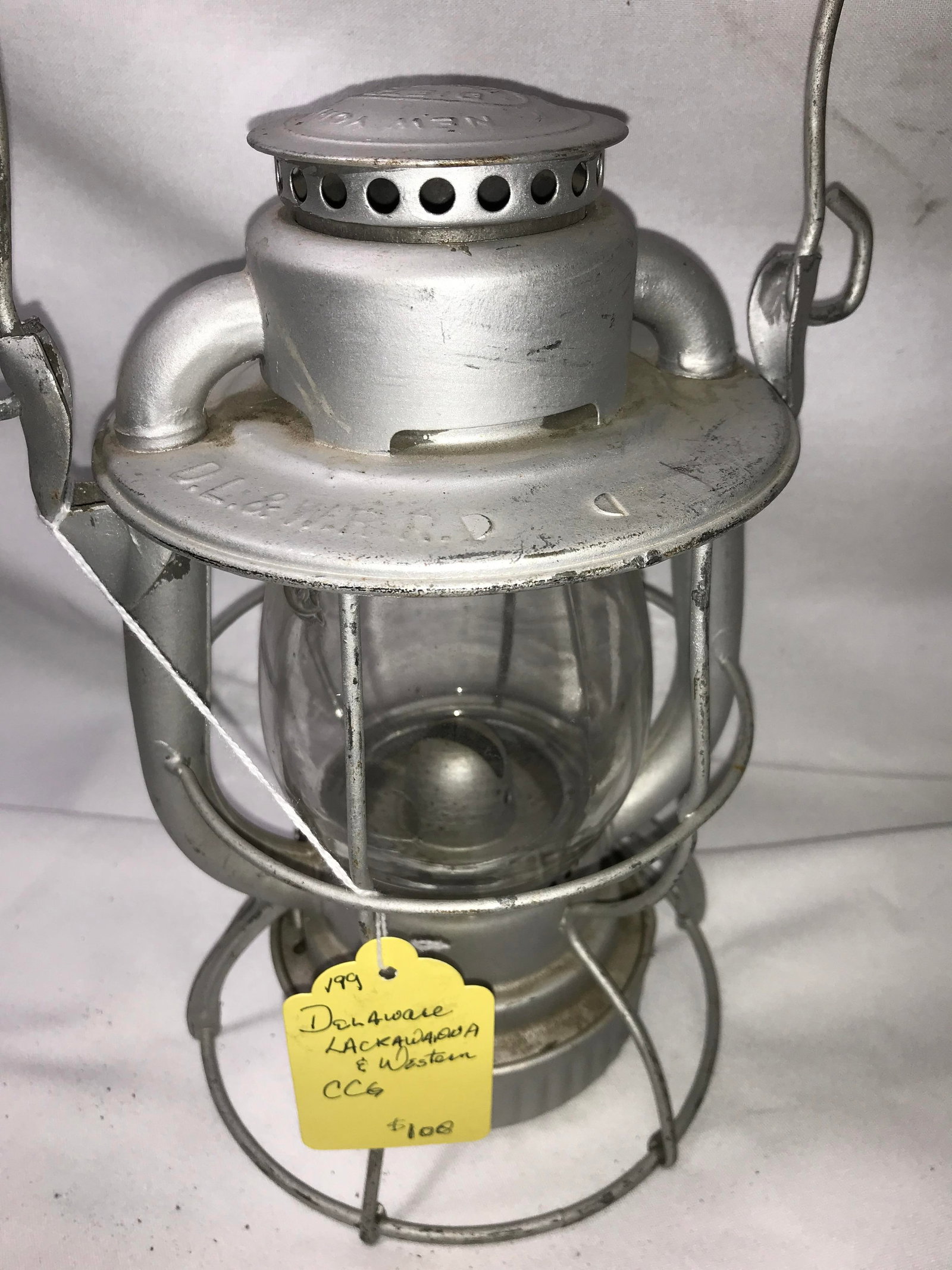 DL & W Railroad Lantern w/ Clear Globe: .