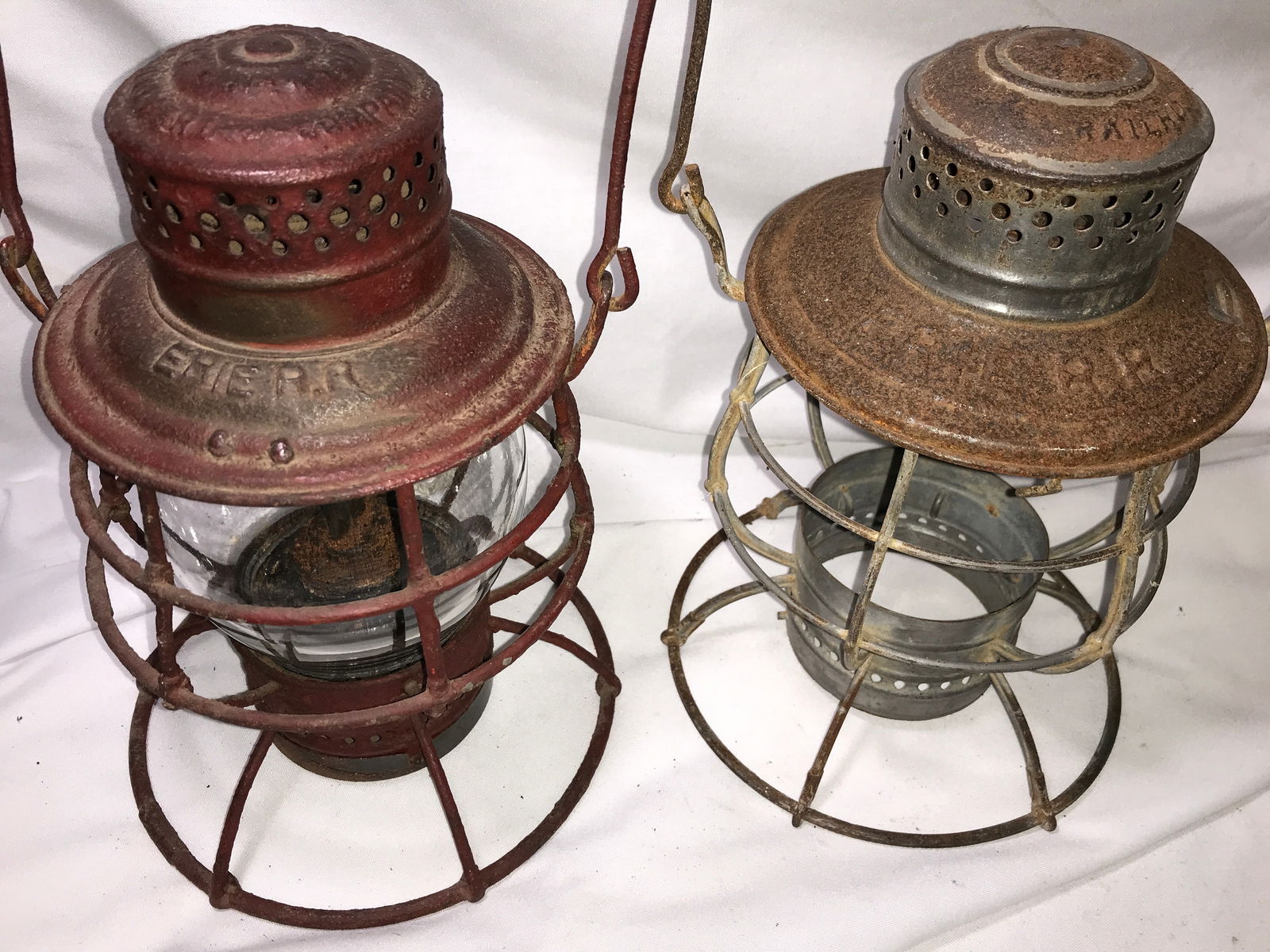 Erie Railroad Lanterns (2) 1 w/ No 39 Globe (1 of 8)