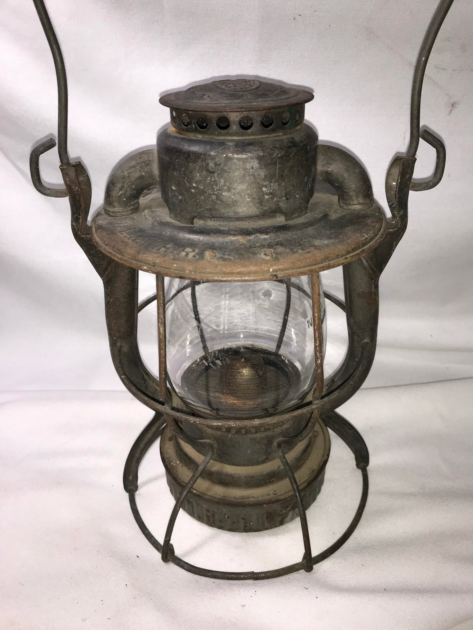DL & W Railroad Lantern w/ Clear Cut Glass: Globe Vesta NY