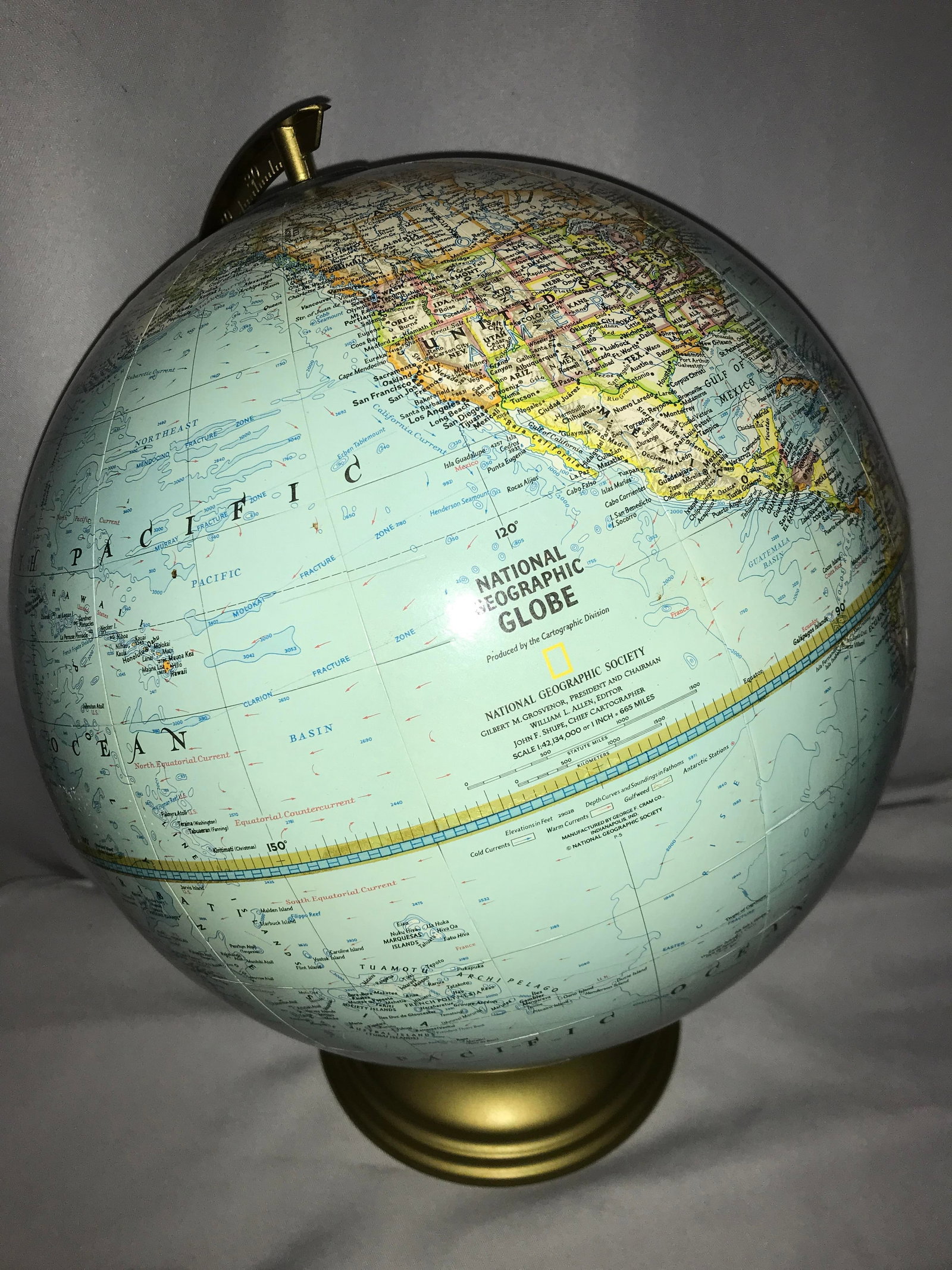 National Geographic Globe of the World: Measures 16 inches tall