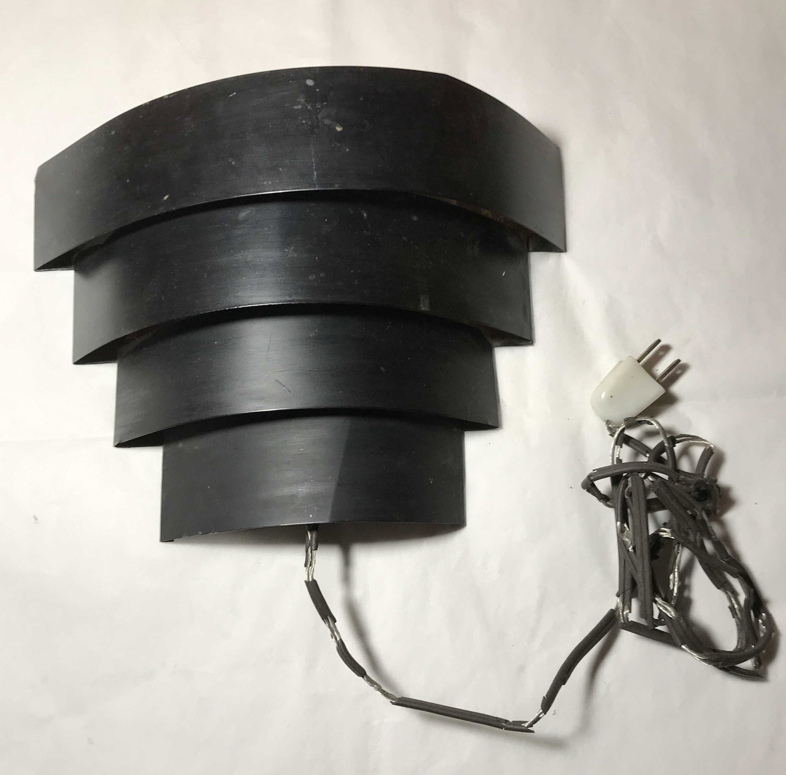 Deco Up-Light Light Fixture: measures 9 1/2 x 7. Will need new cord!