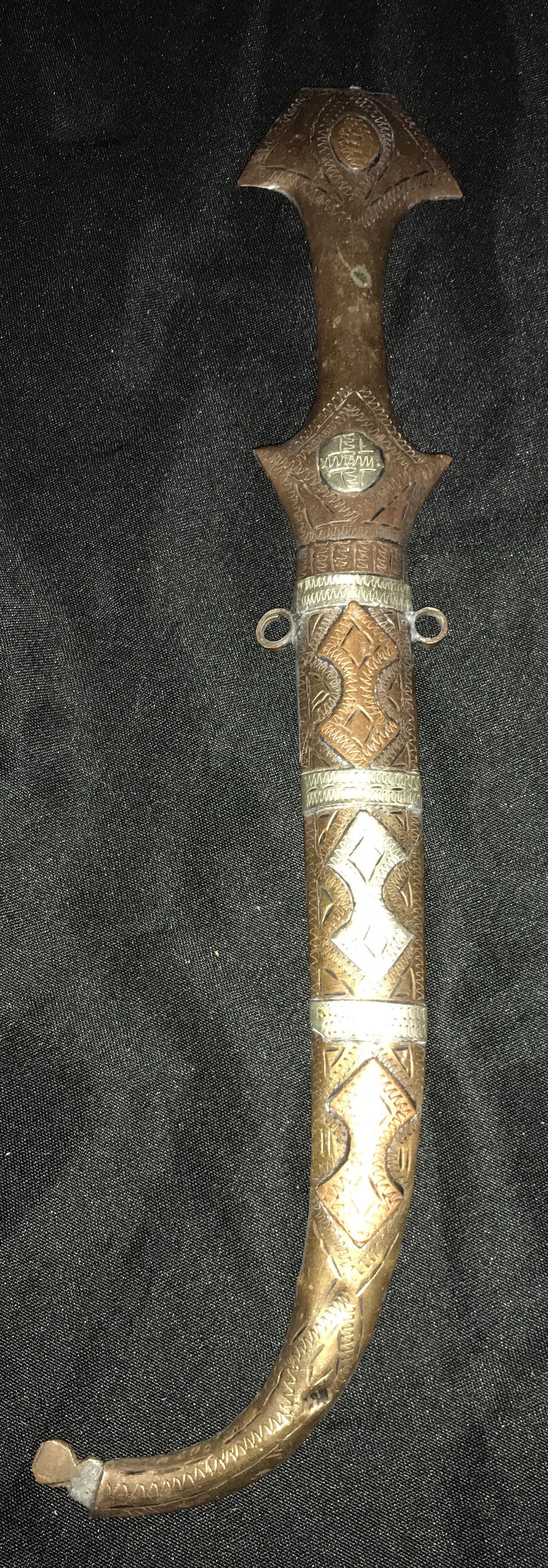 Arabic Dagger in Metal Sheath (1 of 6)