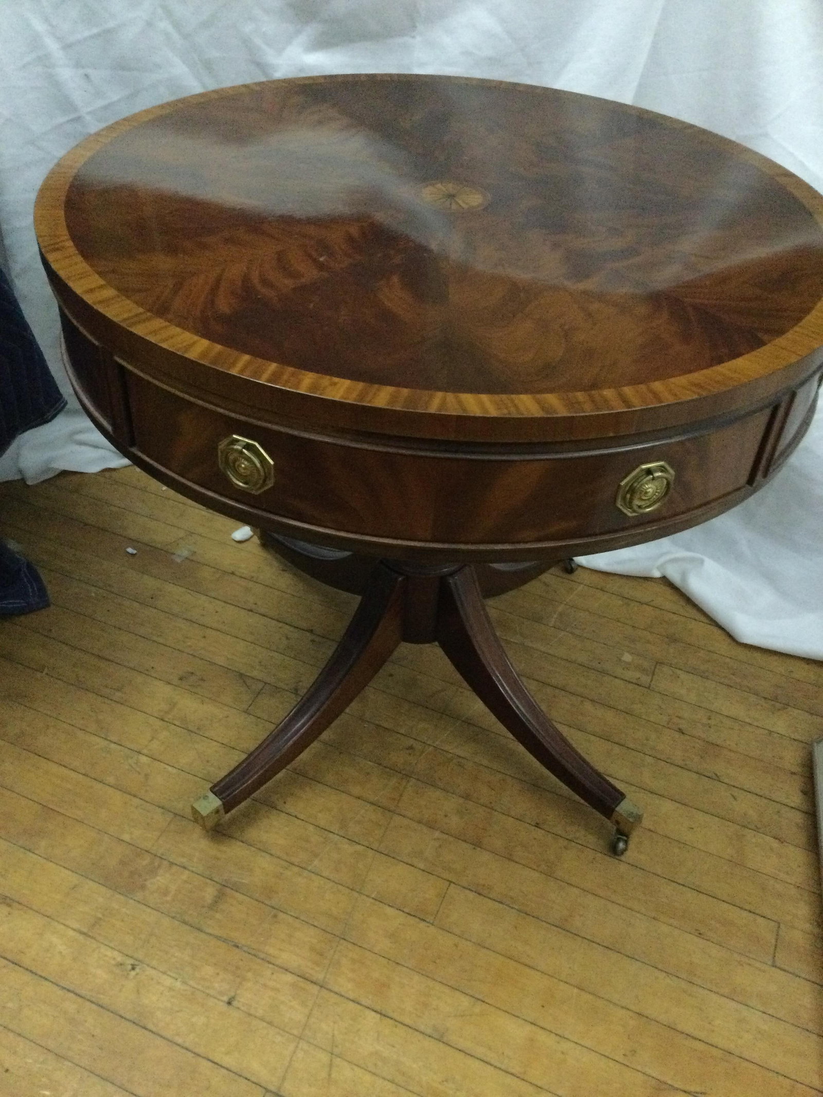 Hickory Chair Pedestal Drum Table James River (1 of 9)