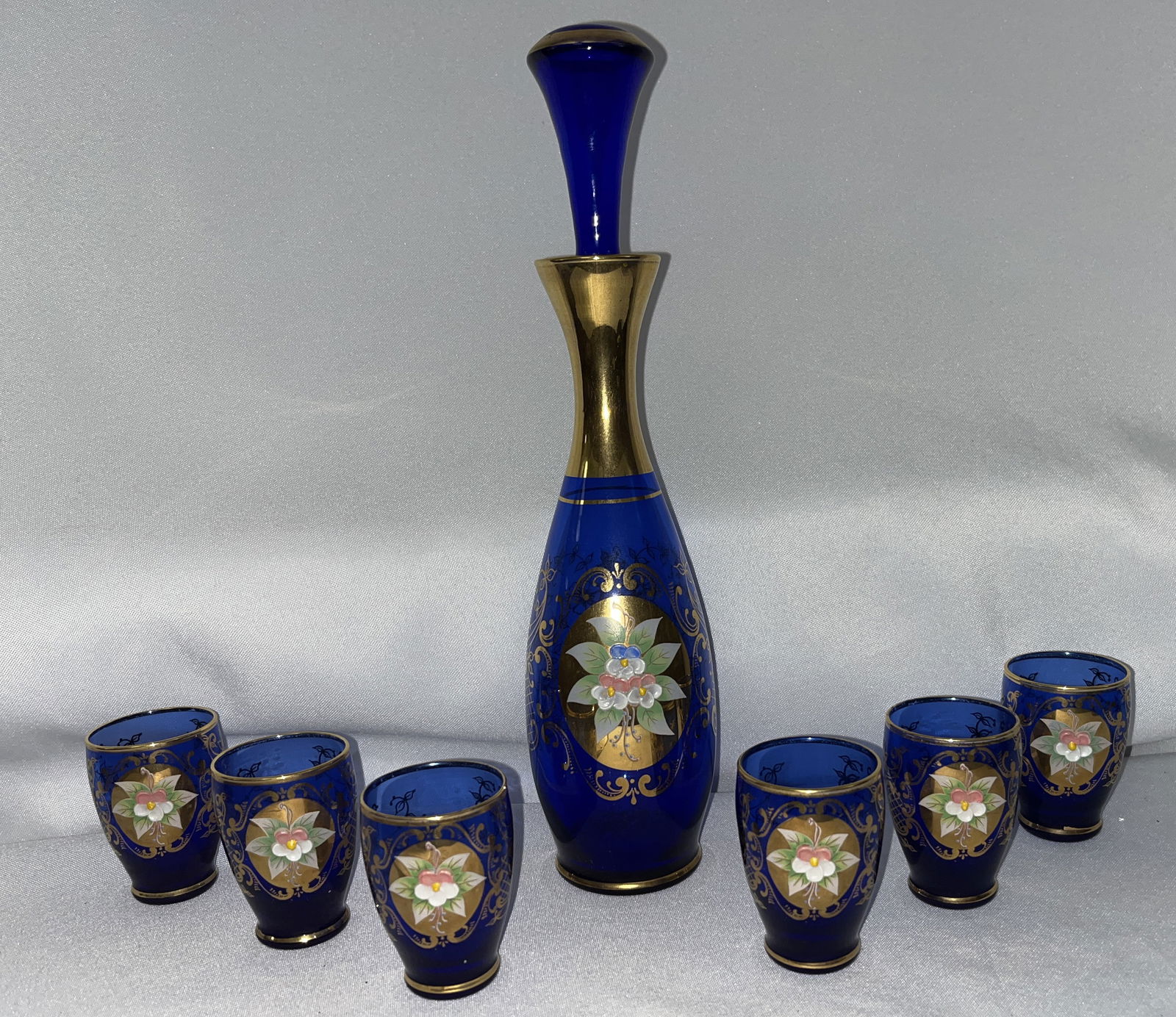 Murano Cordial Decanter w/ 6 Glasses (1 of 11)