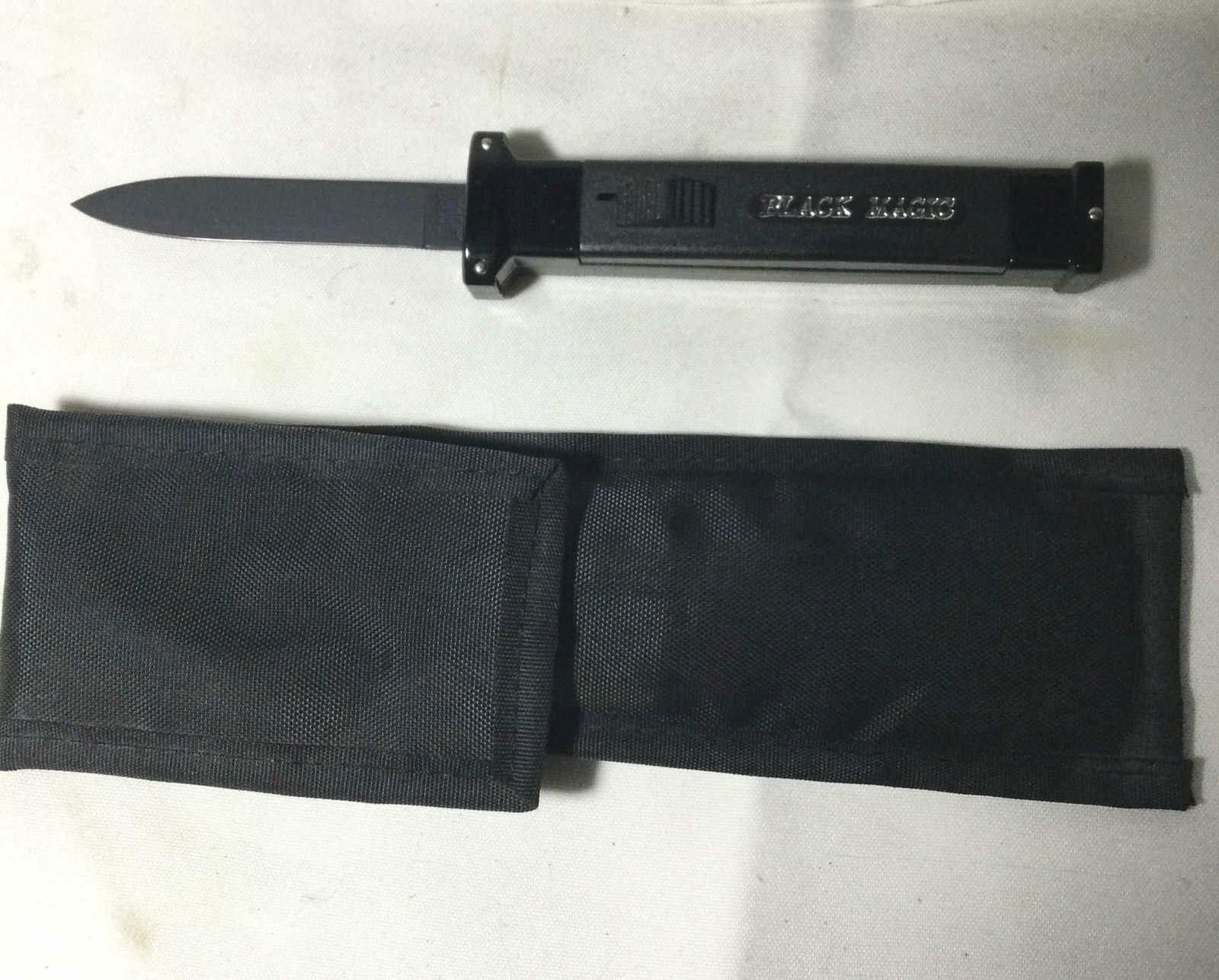 Black Magic Retractable Guard Knife w/ Vinyl Pouch (1 of 8)