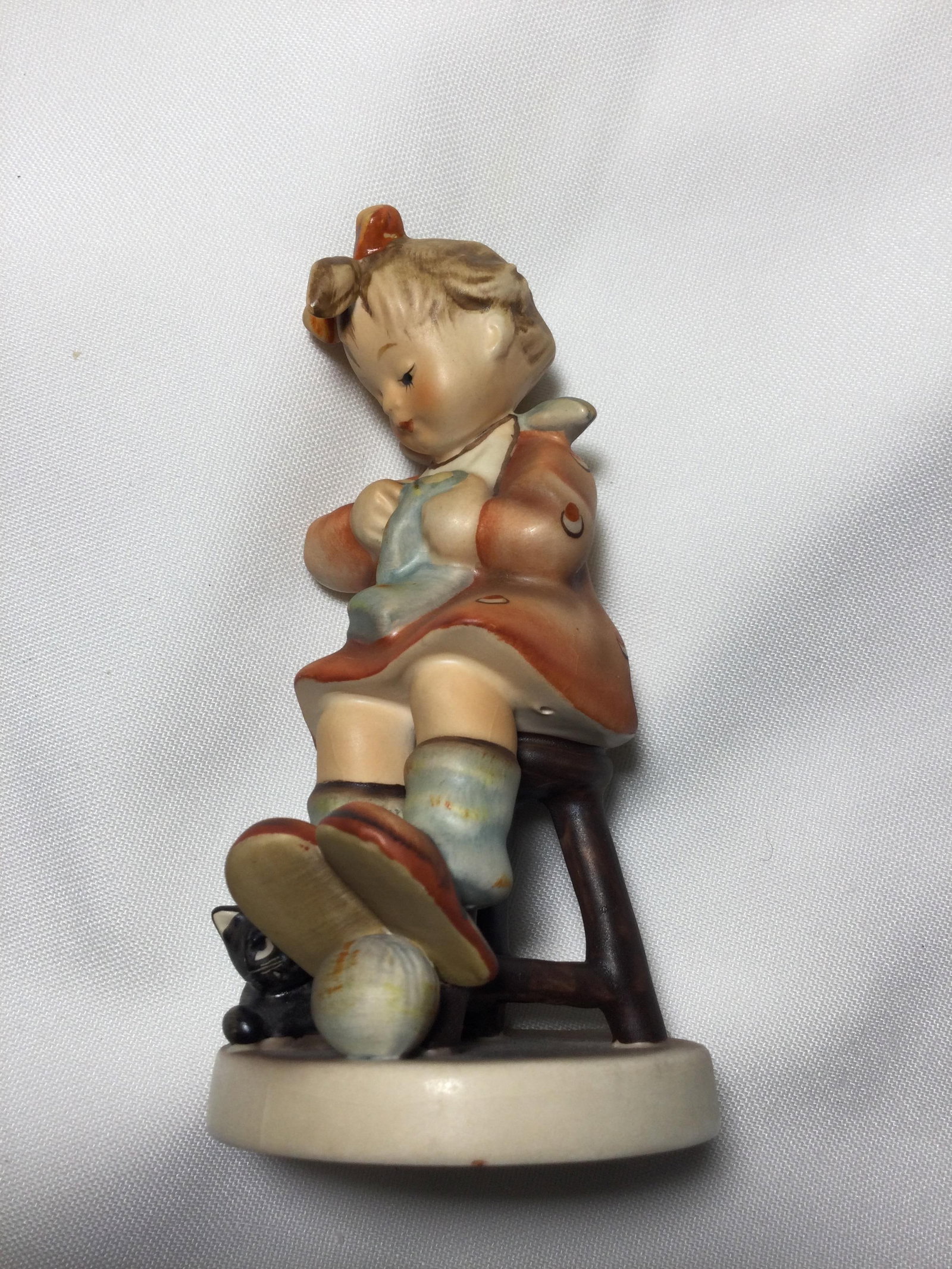 Mother’s Helper Hummel: .