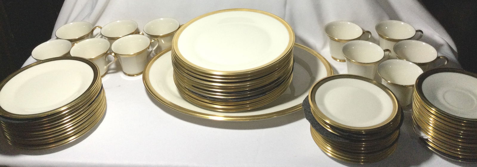 LENOX Aristocrat Set: Includes: 12 dinner plates (each 10 3/4 inches), platter (measures 17 inches across), 12 salad plates (each 8 inches), dessert plates (each 6 1/2 inches), 13 saucers & 11 cups