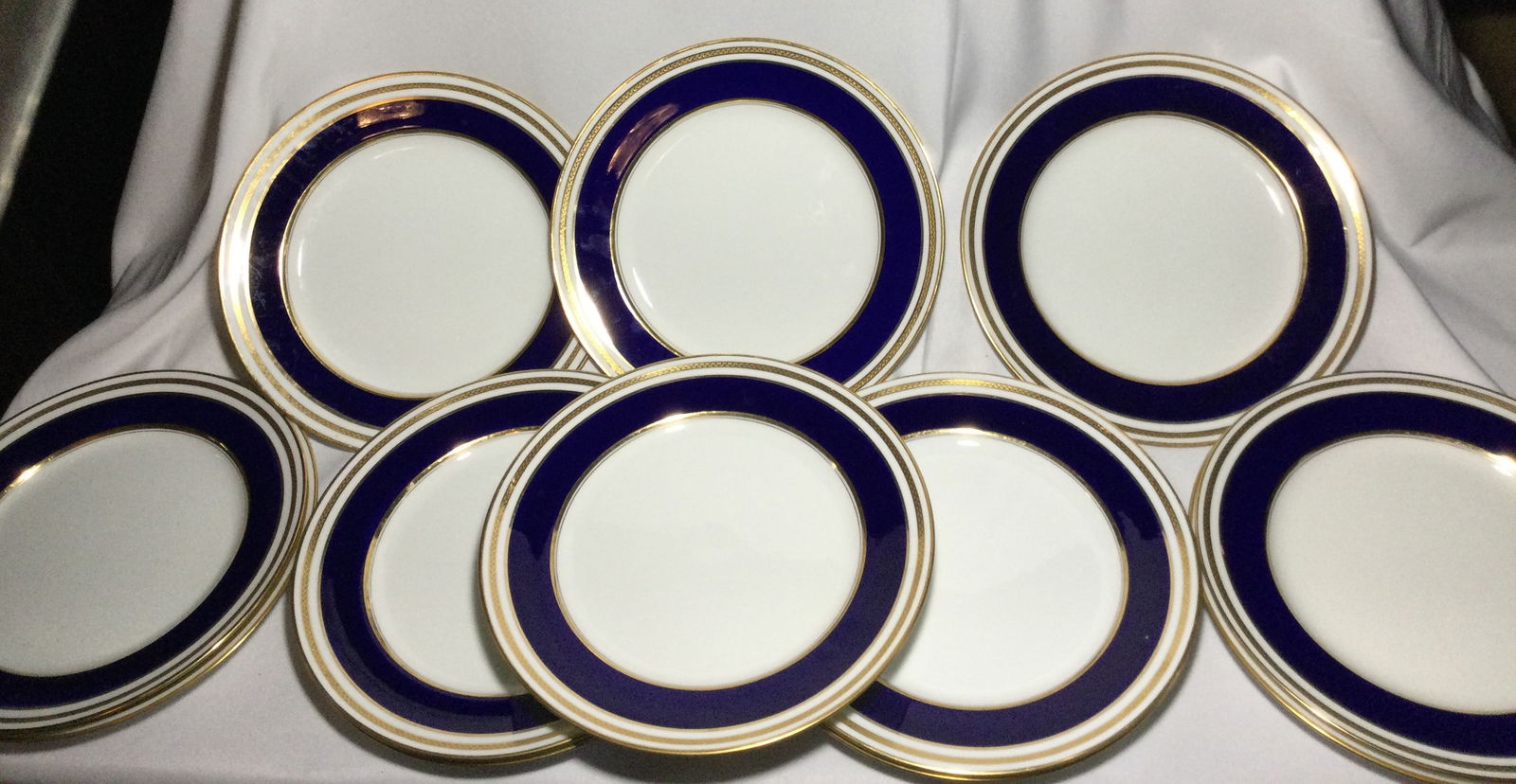 LENOX Independence Dinner Plates (12): Each measures 10 1/2 inches diameter