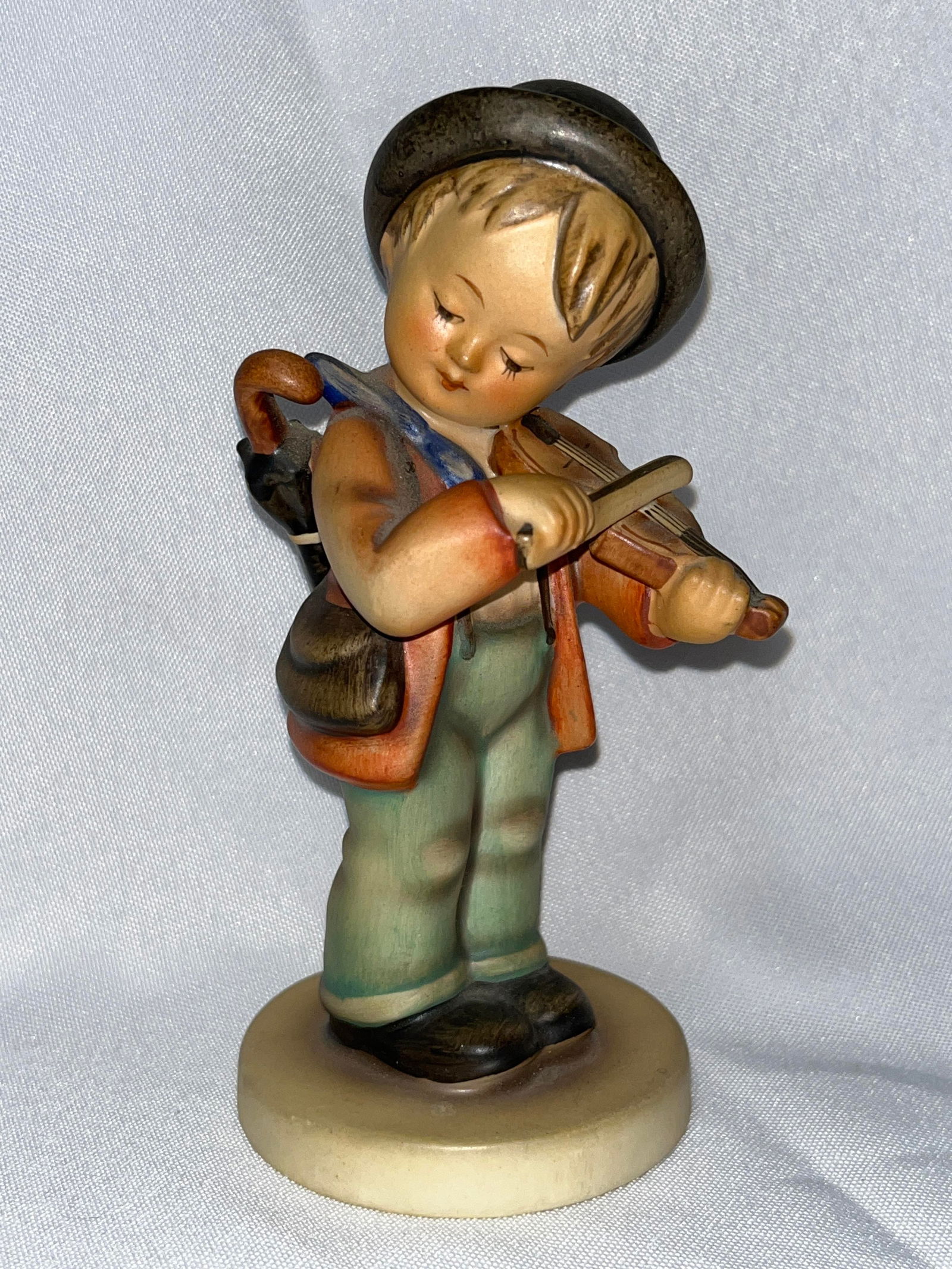 Hummel No. 4 - Little Fiddler (1 of 4)
