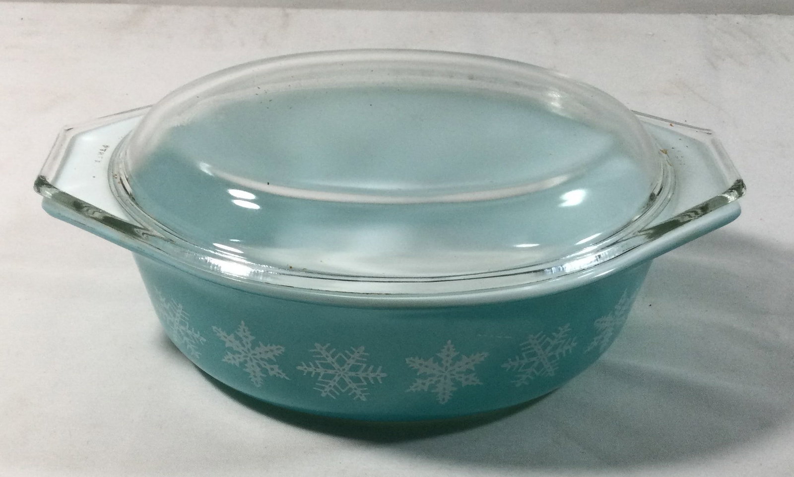 Pyrex Turquoise White Snowflake Casserole Dish (1 of 4)
