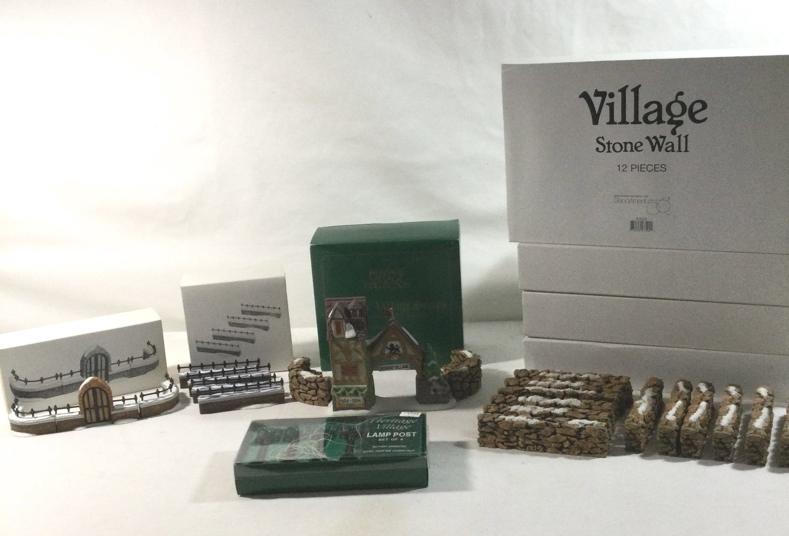 DEPT 56 Heritage Villiage Collection w/ Stone Wall (1 of 7)