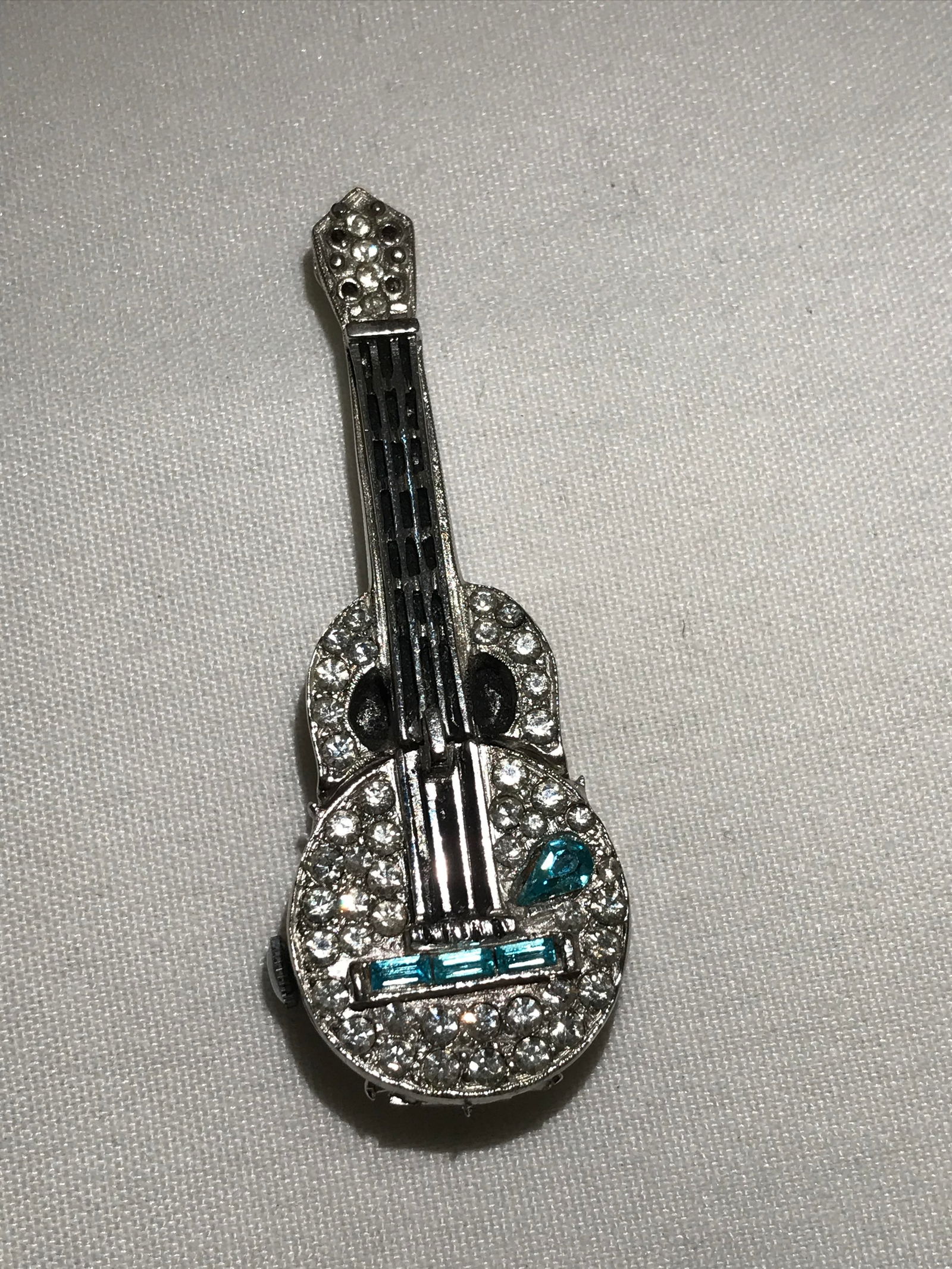 Hawthorne Guitar Brooch Clock (1 of 5)