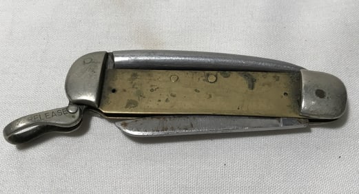 Pocket Tool -has knife& other tool