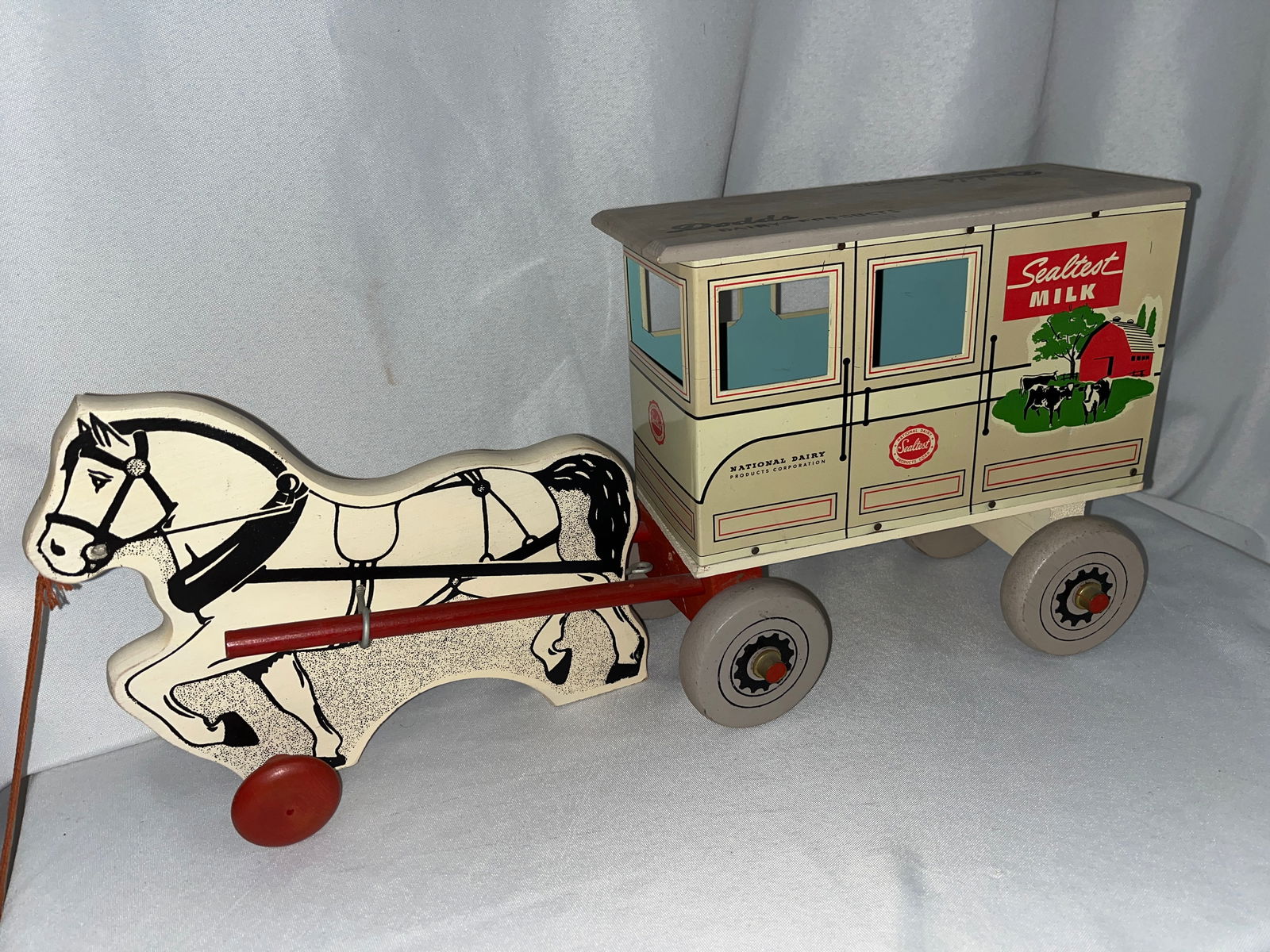Sealtest Dairy Pull Toy Wagon in Great Condition (1 of 19)