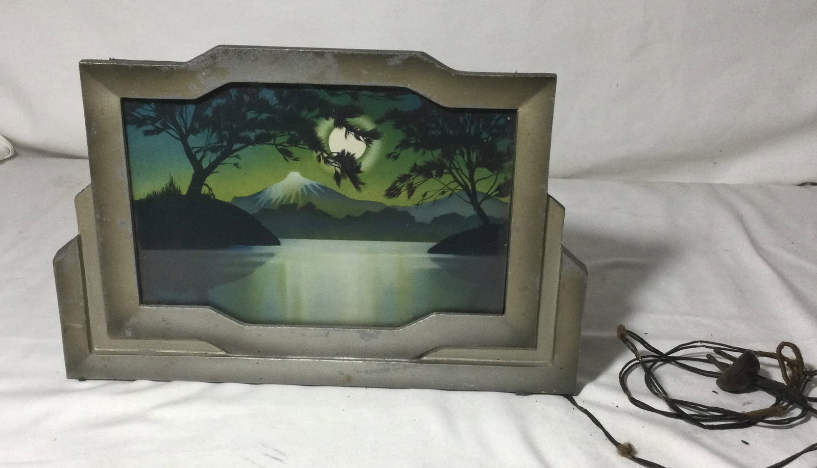 Art Deco Japanese Twilight Motion Lamp Mt Fuji: Painted scene of Mount Fuji at twilight ,has cast aluminum frame and a painted glass picture, needs new electrical cord measures 14 x 9 x 5 inches