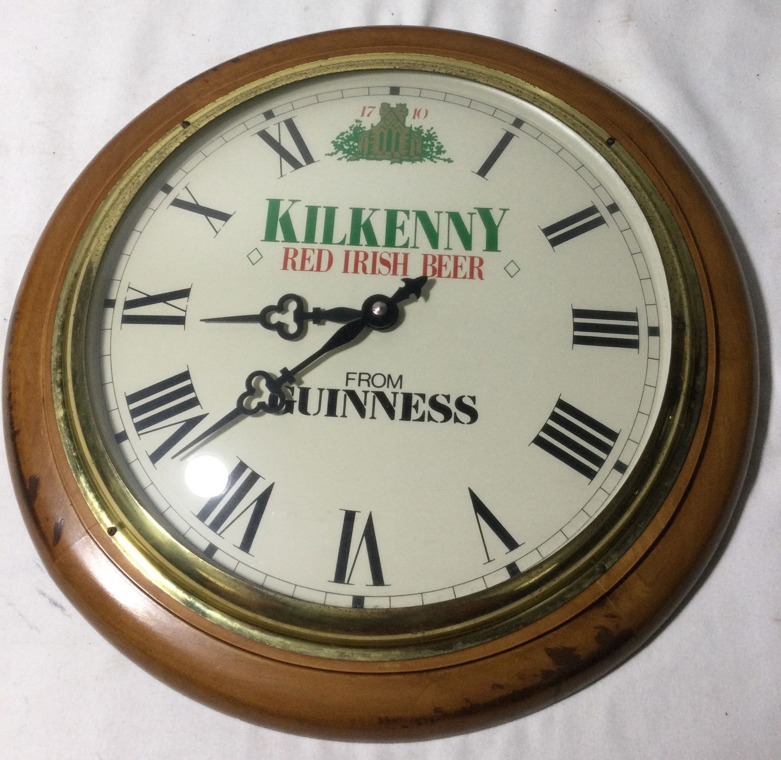 Guinness Kilkenny Red Irish Beer Wall Clock: Breweriana, Beer Advertising, battery operated, Measures 13 inches across