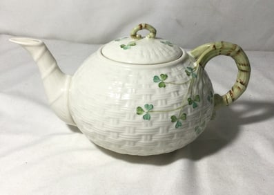 BELLEEK Shamrock Tea Pot