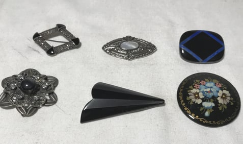 Elegant Brooch Collection (6)