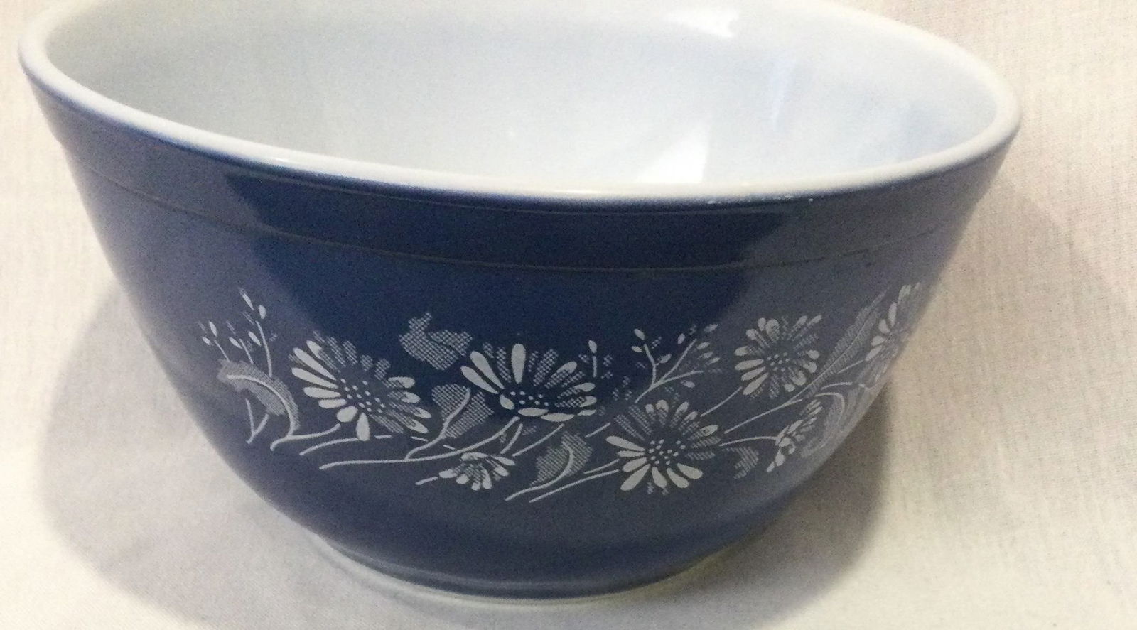 PYREX Blue Floral 7 inch Bowl: Used but good condition