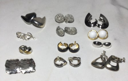A lot of 12 pair of clip on earrings