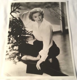 Greer Garson Autographed 8 x 10 Photo
