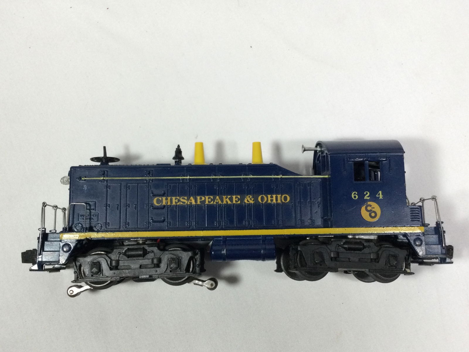 Lionel 624 Chesapeake & Ohio Diesel Switcher (1 of 6)