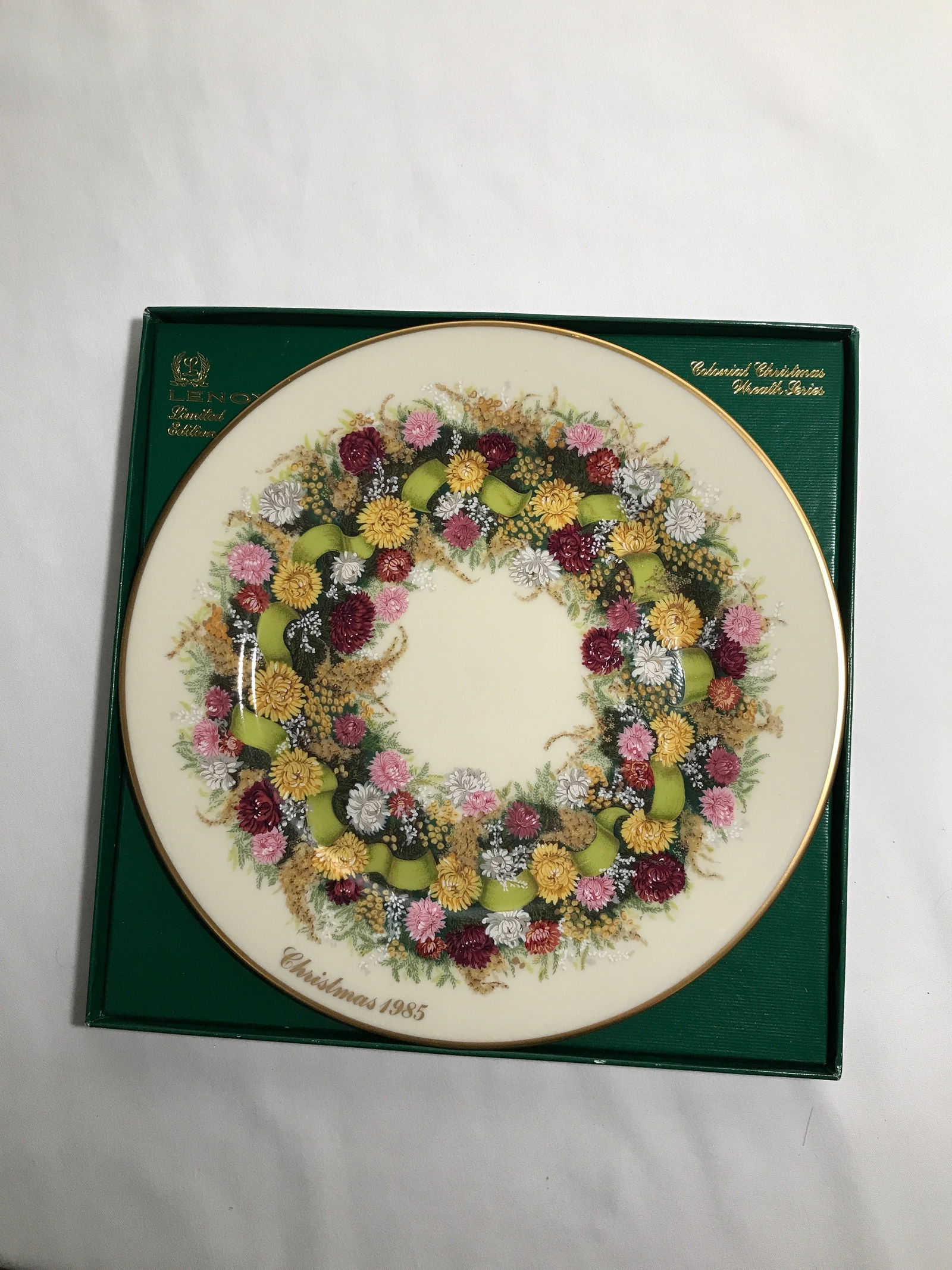 Lenox Limited Edition Christmas 1985 Plate: Measures 11 x 11 inches