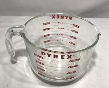 Pyrex Measuring / Mixing Bowl