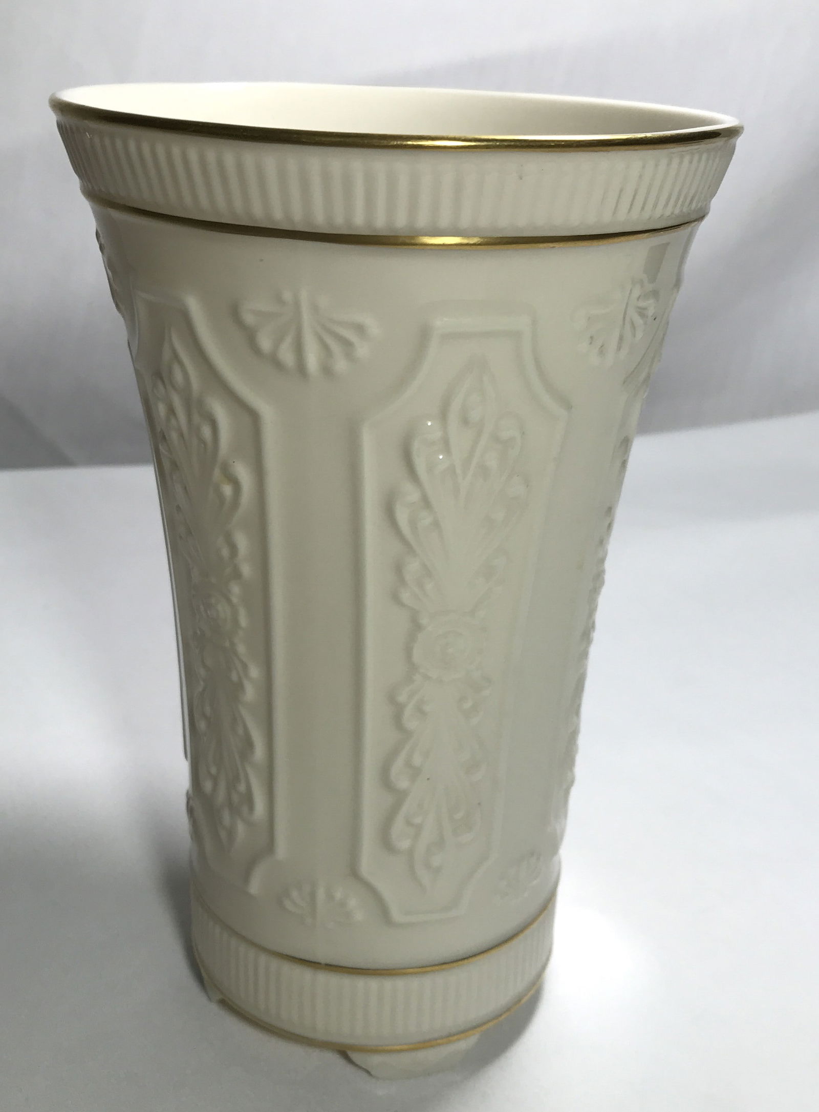 Vintage LENOX VERSAILLES Footed Vase Gold Trim: White with gold colored lining on top and bottom, vintage design, measures H: 9 inches L: 5.5 inches W: 5.5 inches