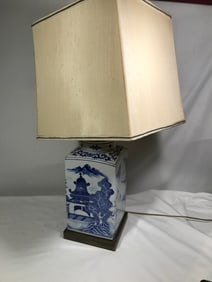 Oriental Mountain Motif Lamp