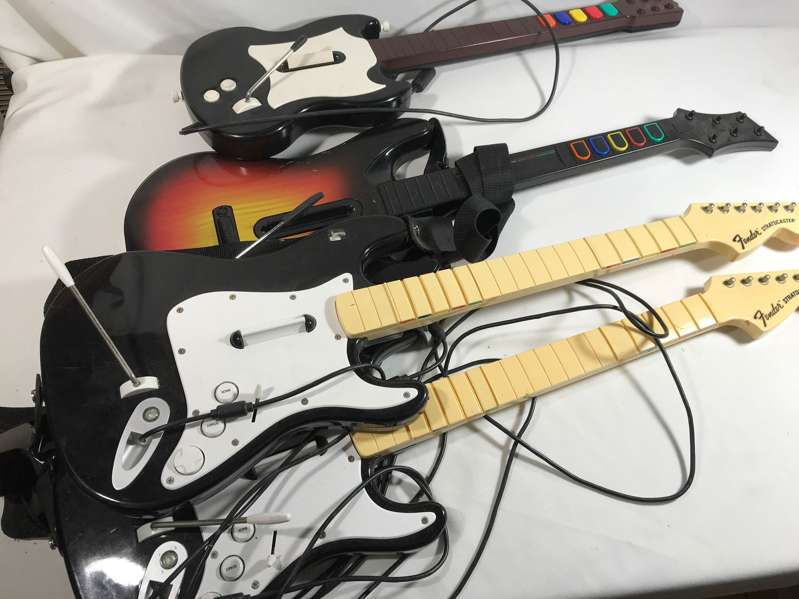 Guitar Hero & Video Game Guitars (4) (1 of 5)
