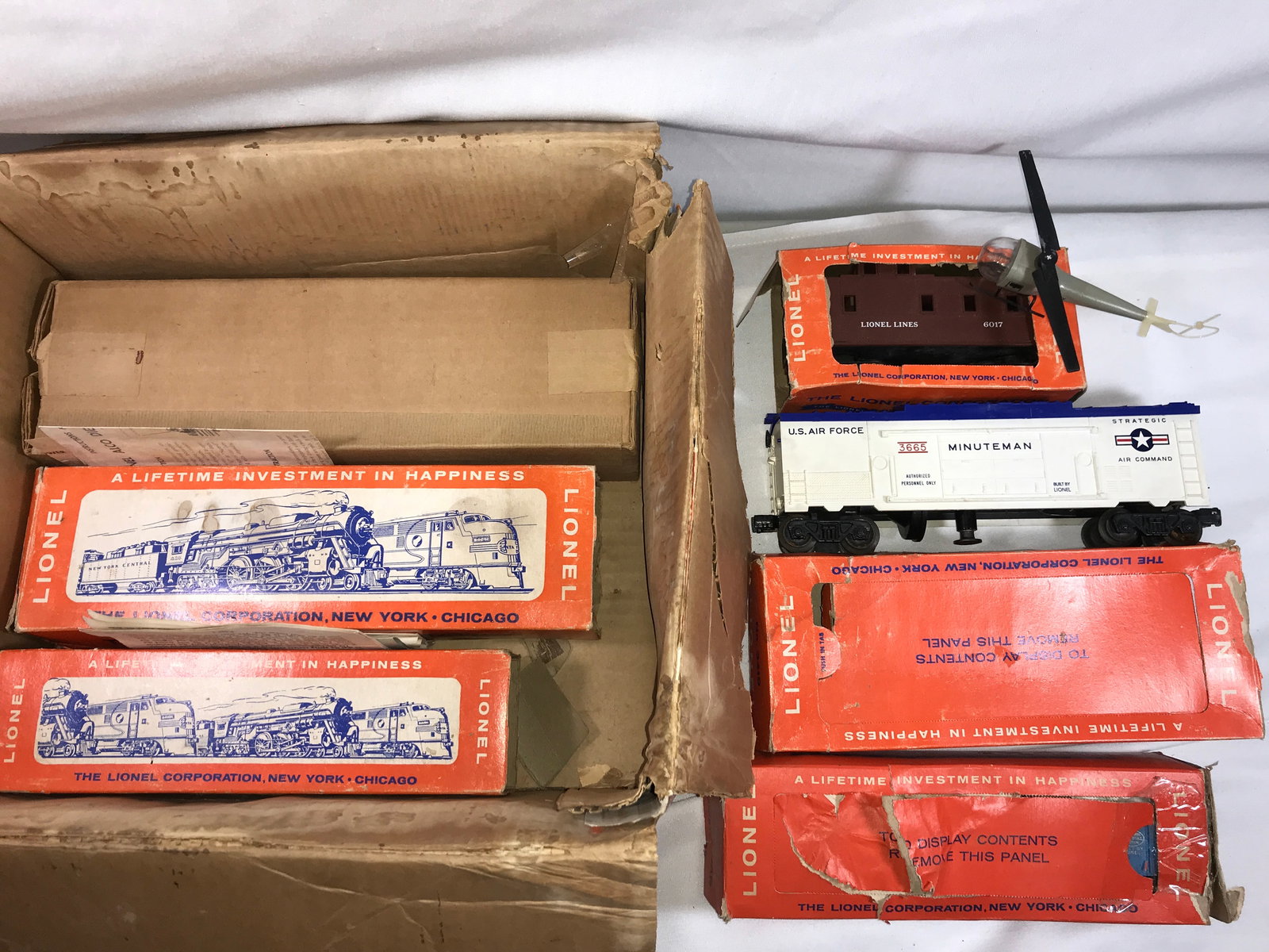 Lionel No. 9673 Train Set in org box (1 of 18)