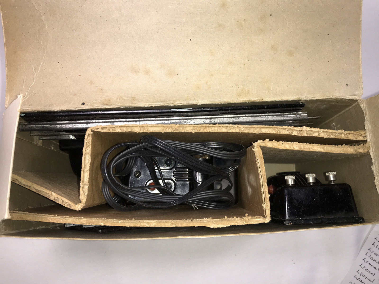 Pair of Boxed Switches Lionel 1121 (1 of 7)