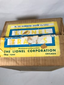 Lionel No. 132 Illuminated Station in org box
