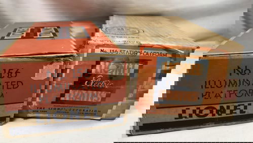 Lionel 156 Illuminated Platform & Station