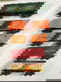 Lionel Trains 5 Boxcars Collection