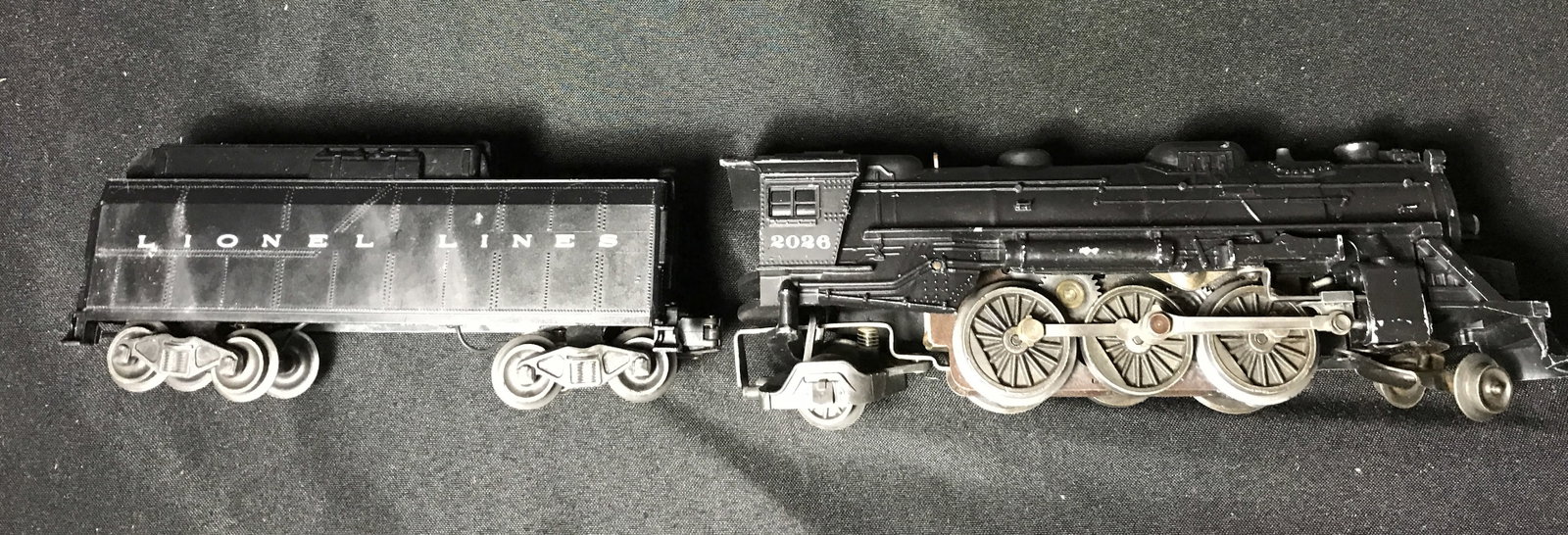 Lionel 2026 Locomotive & Tender: No box