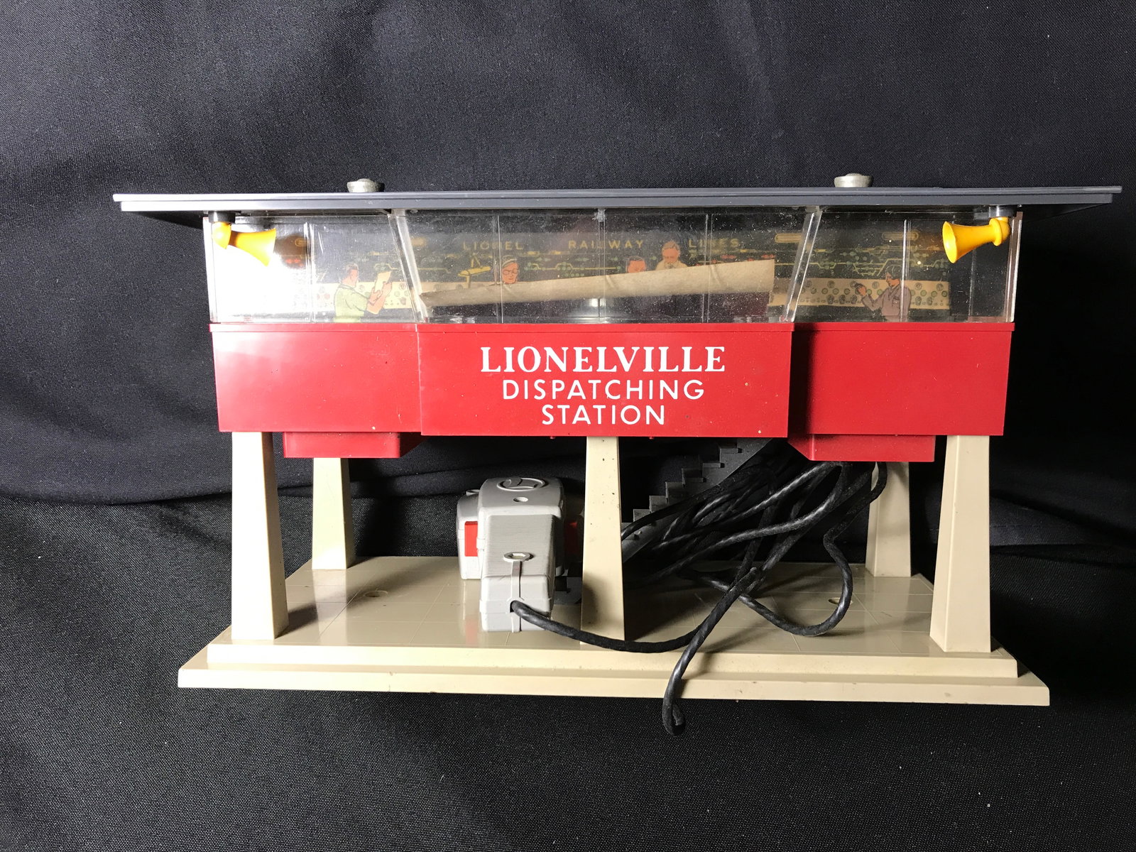 Lionel Lionelville Dispatching Station in org box (1 of 5)