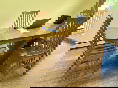 Amish Table & 4 Chairs