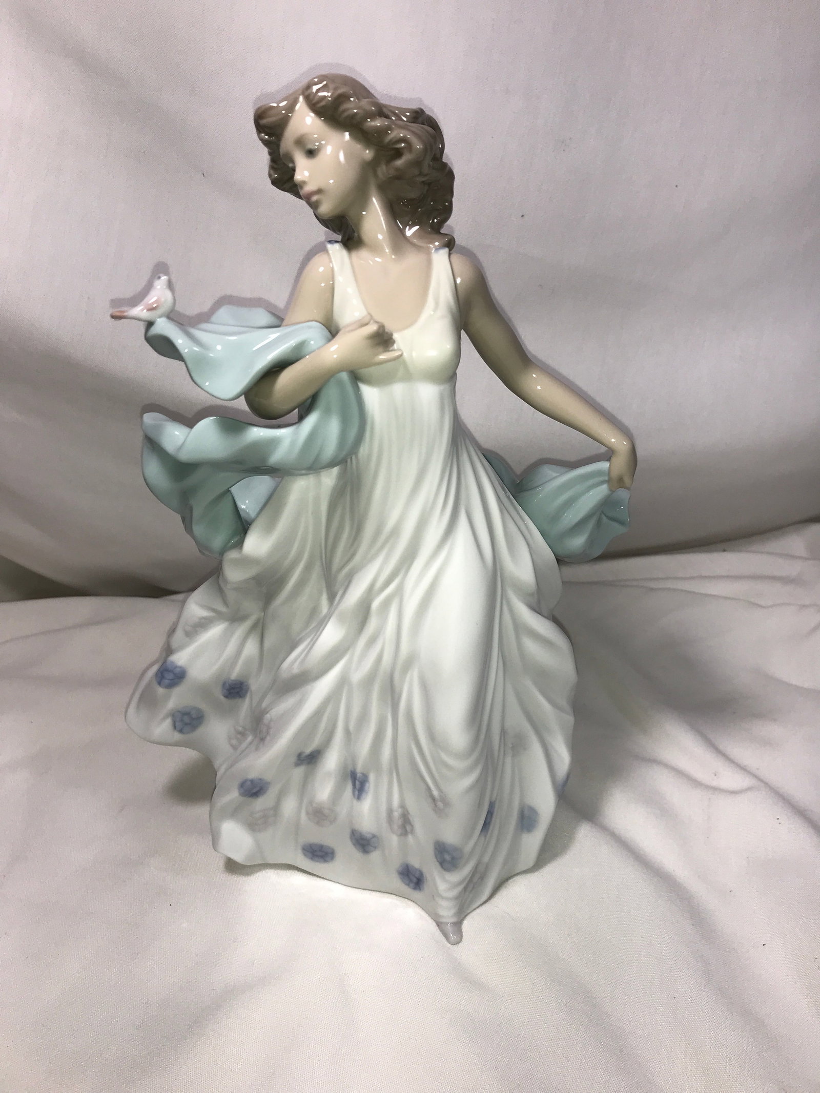 LLADRO Summer Serenade Woman (1 of 5)