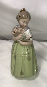 Torralba Porcelain Woman with Flowers